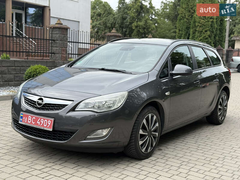 Универсал Opel Astra 2011 в 