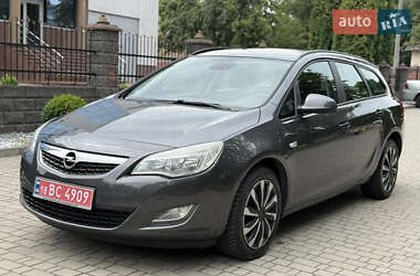 Универсал Opel Astra 2011 в 