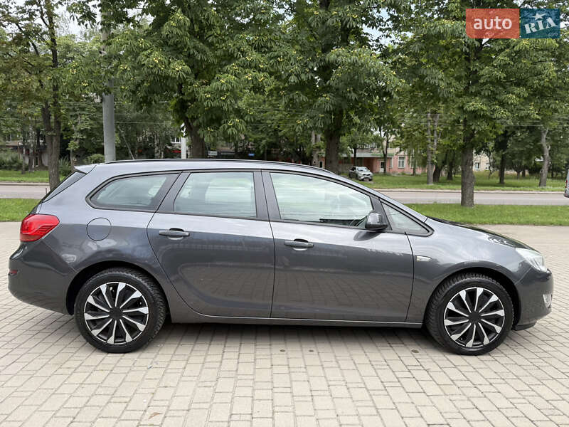 Универсал Opel Astra 2011 в Ровно