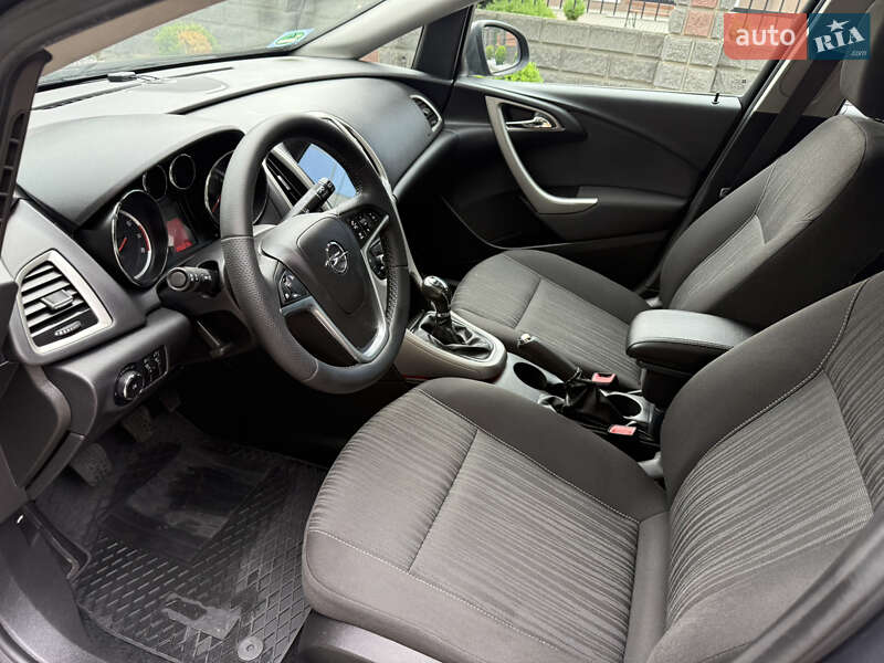 Универсал Opel Astra 2011 в Ровно