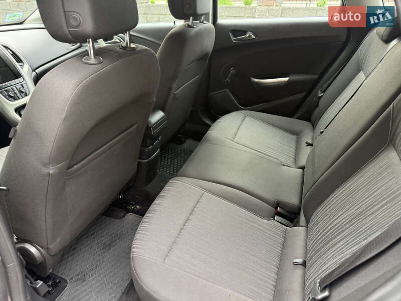 Универсал Opel Astra 2011 в Ровно