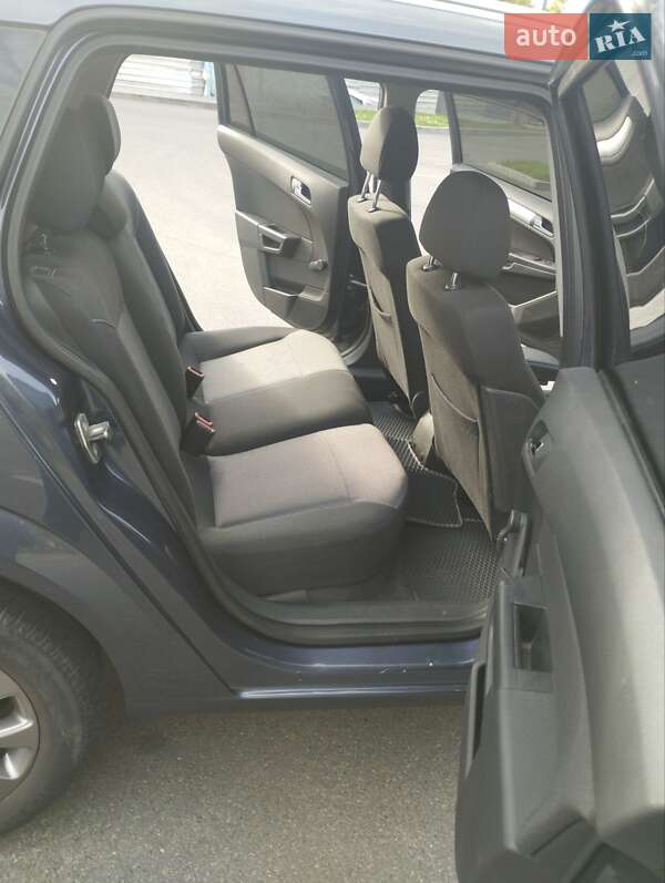 Универсал Opel Astra 2010 в Днепре