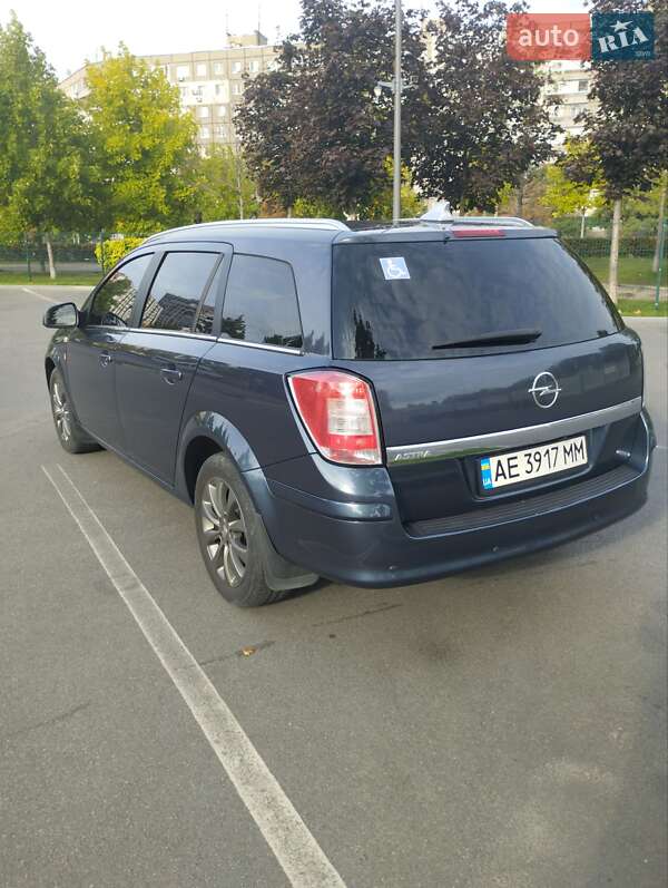 Универсал Opel Astra 2010 в Днепре