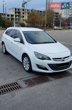 Универсал Opel Astra 2013 в 