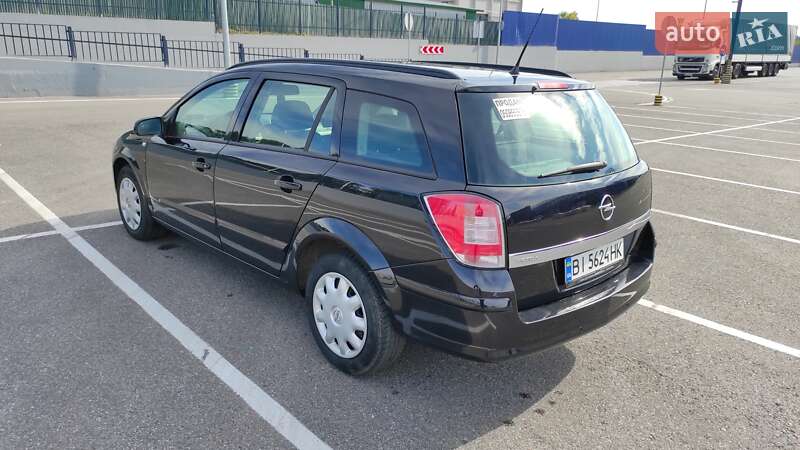 Универсал Opel Astra 2008 в Полтаве