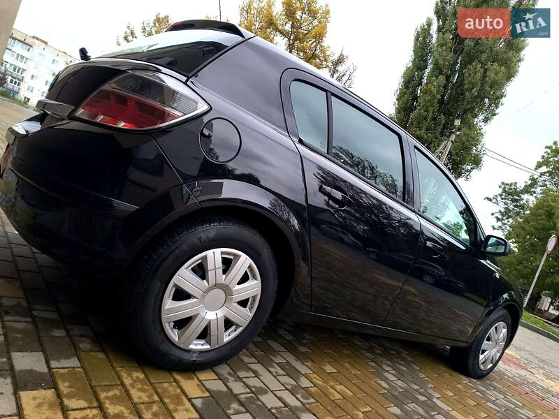 Хэтчбек Opel Astra 2009 в Звягеле