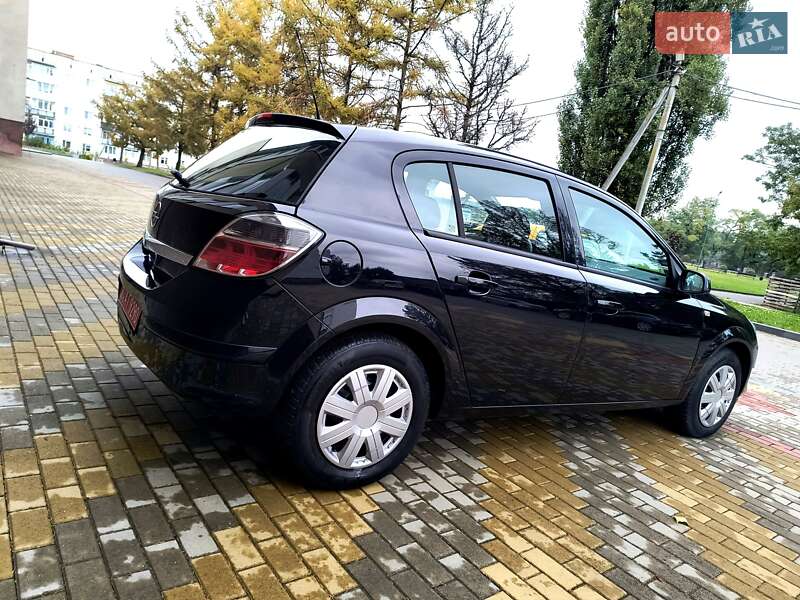 Хэтчбек Opel Astra 2009 в Звягеле