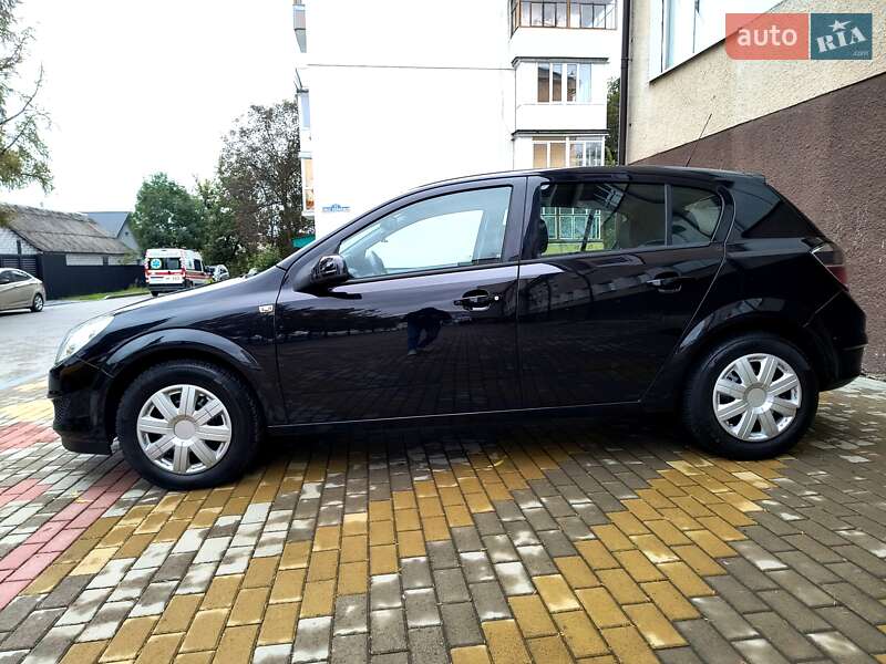 Хэтчбек Opel Astra 2009 в Звягеле