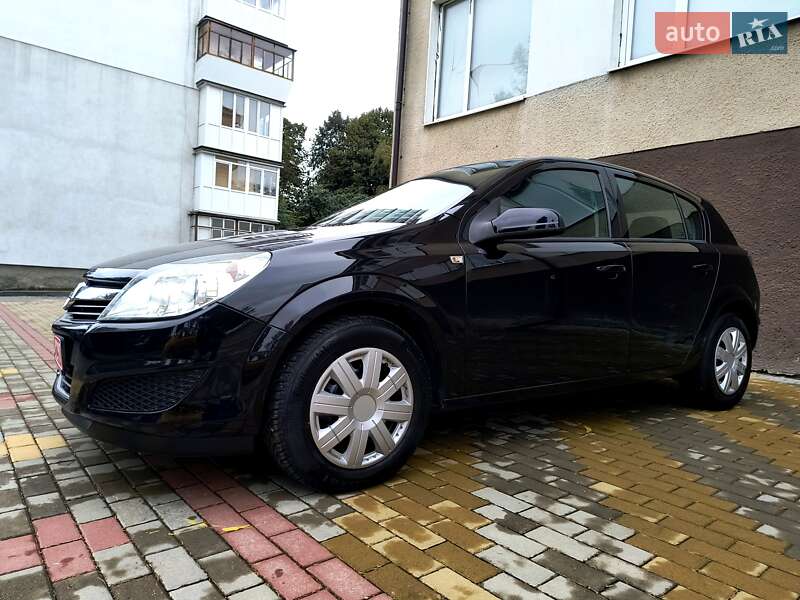 Хэтчбек Opel Astra 2009 в Звягеле