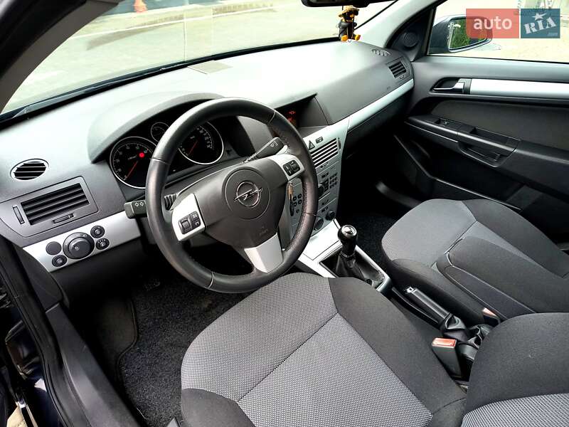 Хэтчбек Opel Astra 2009 в Звягеле