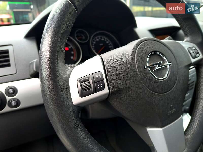 Хэтчбек Opel Astra 2009 в Звягеле