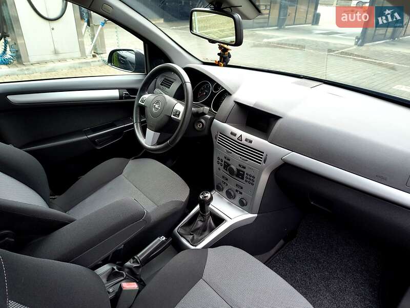 Хэтчбек Opel Astra 2009 в Звягеле
