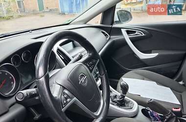 Универсал Opel Astra 2012 в 
