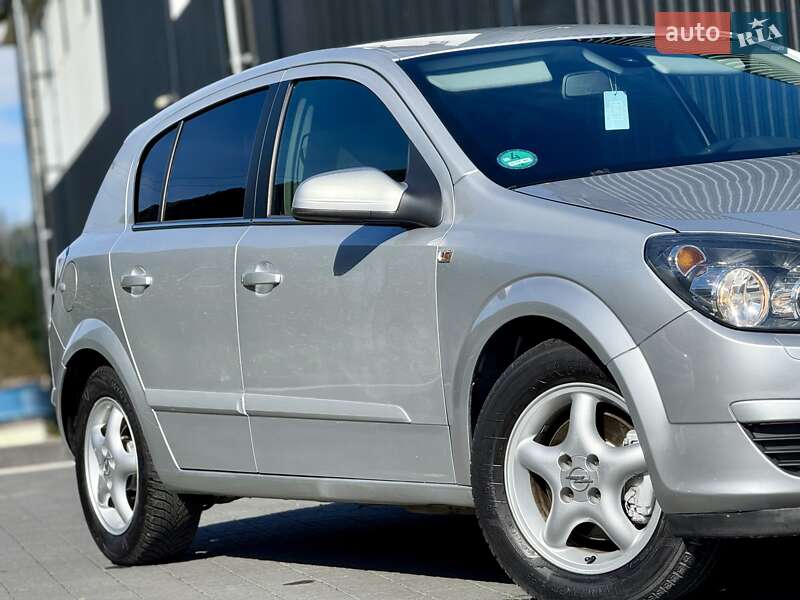 Хэтчбек Opel Astra 2006 в Межгорье