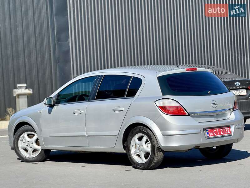 Хэтчбек Opel Astra 2006 в Межгорье