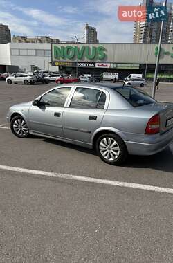 Седан Opel Astra 2006 в 