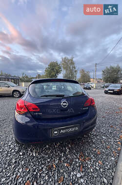 Хэтчбек Opel Astra 2010 в 