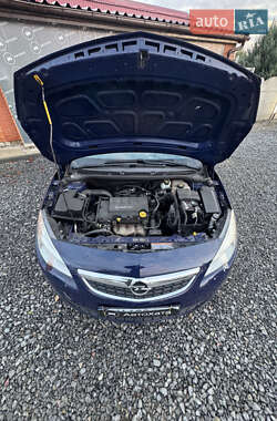 Хэтчбек Opel Astra 2010 в 
