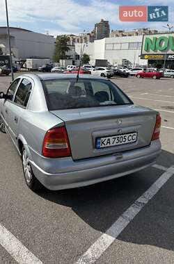 Седан Opel Astra 2006 в 