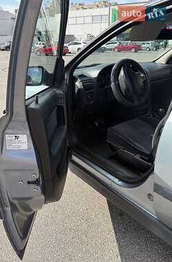 Седан Opel Astra 2006 в 