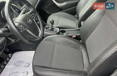 Универсал Opel Astra 2011 в 