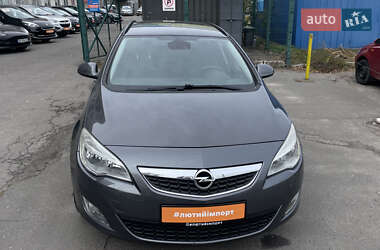 Универсал Opel Astra 2011 в 
