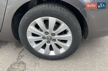 Универсал Opel Astra 2011 в 