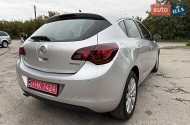 Хэтчбек Opel Astra 2010 в 