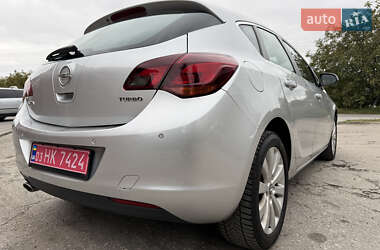 Хэтчбек Opel Astra 2010 в 
