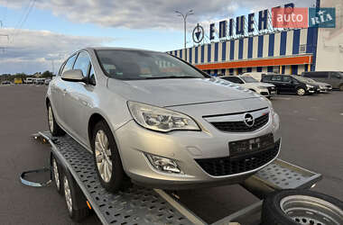 Хэтчбек Opel Astra 2010 в 