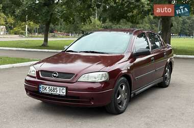 Седан Opel Astra 2008 в Ровно