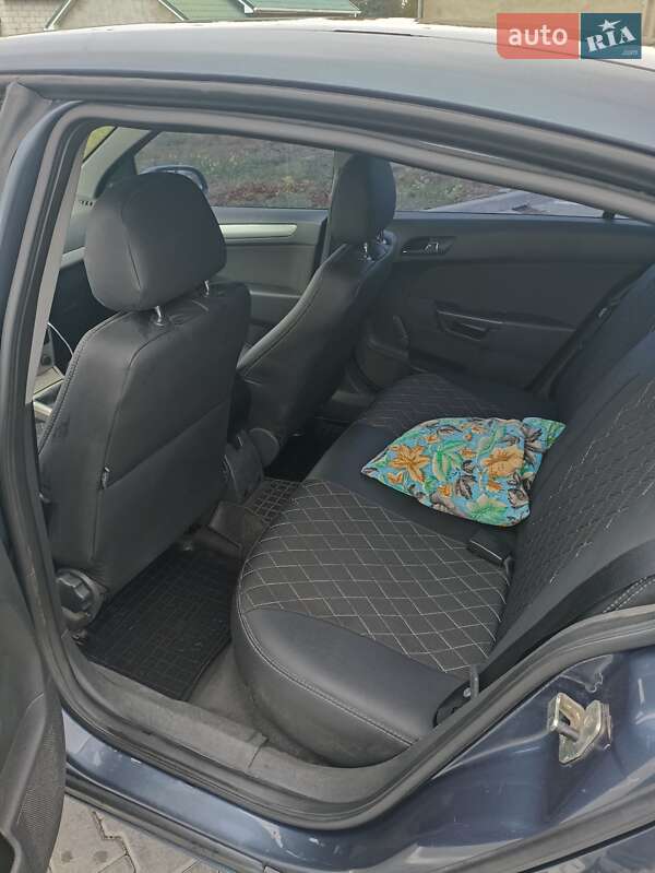 Седан Opel Astra 2008 в Тульчине