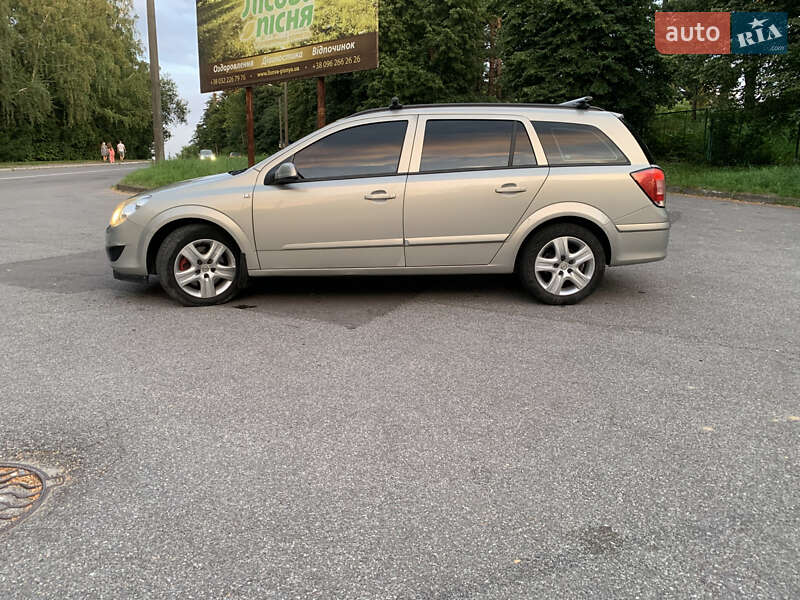 Универсал Opel Astra 2009 в Дрогобыче