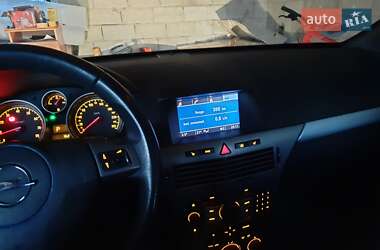 Хэтчбек Opel Astra 2006 в 
