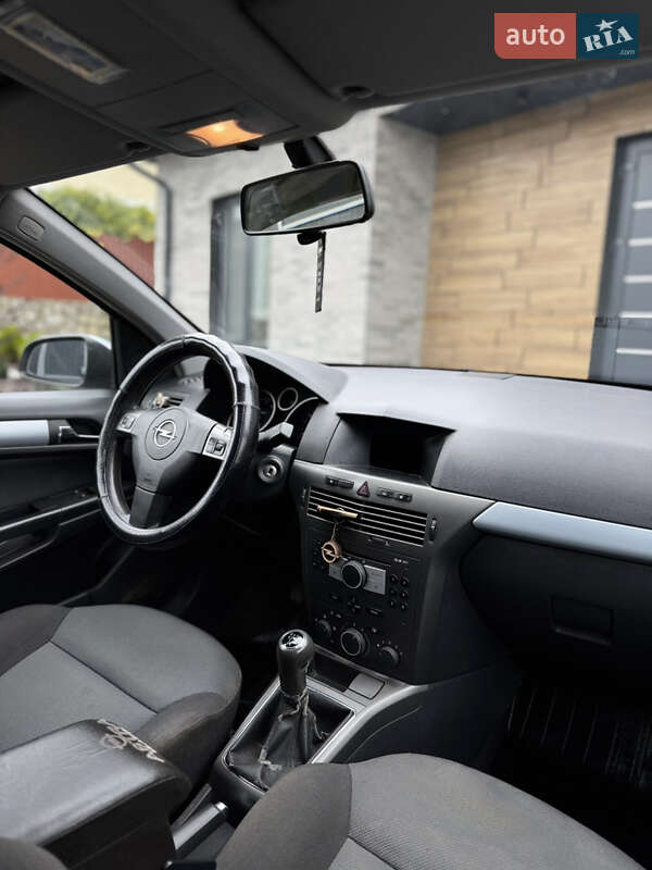 Универсал Opel Astra 2005 в Тернополе