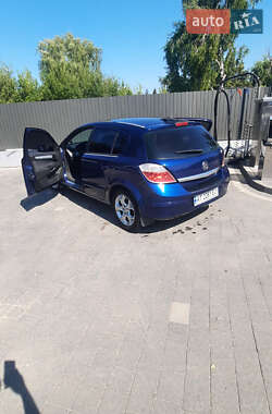 Хэтчбек Opel Astra 2006 в 