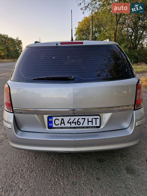 Универсал Opel Astra 2006 в Смеле
