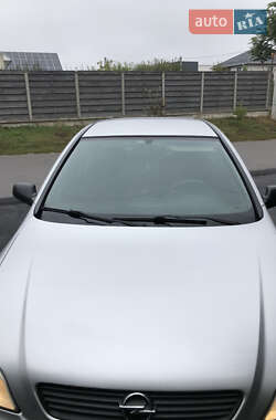 Седан Opel Astra 2005 в 