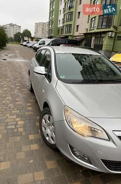 Универсал Opel Astra 2012 в 