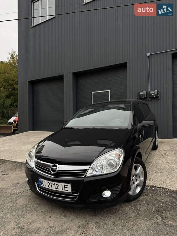 Хэтчбек Opel Astra 2008 в 