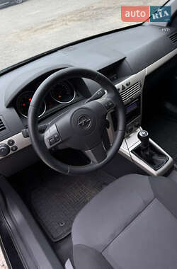 Хэтчбек Opel Astra 2008 в 