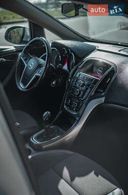 Универсал Opel Astra 2014 в 