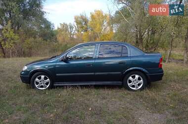 Седан Opel Astra 2005 в Царичанке