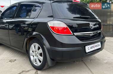 Хэтчбек Opel Astra 2005 в 
