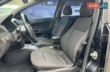 Хэтчбек Opel Astra 2005 в 