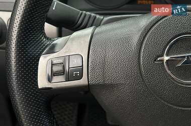 Хэтчбек Opel Astra 2005 в 
