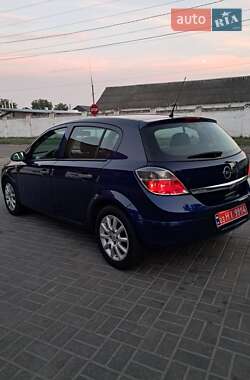 Хэтчбек Opel Astra 2009 в 