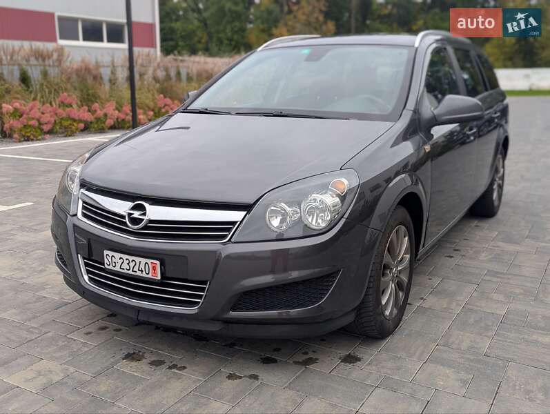 Универсал Opel Astra 2011 в Луцке