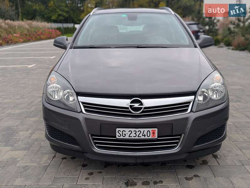Универсал Opel Astra 2011 в Луцке