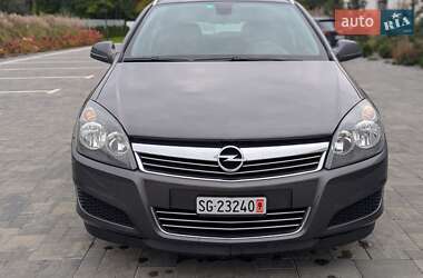 Универсал Opel Astra 2011 в 